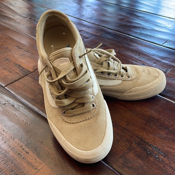Vans UltraCush Skateboard Shoes - Picture 1 of 5